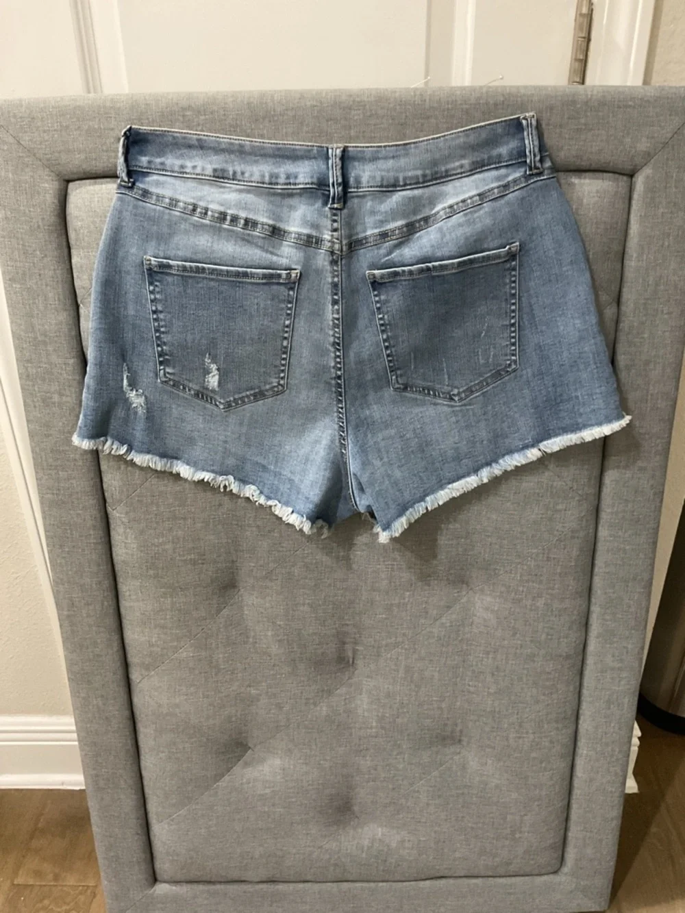 Rewash High Rise Button Fly Distressed Denim Cutoff Shorts Size 31